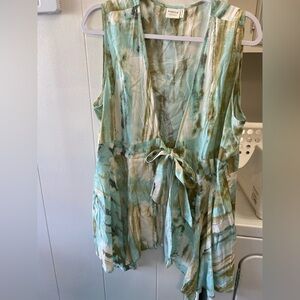 Simple Suzanne Betro light green vest w front tie women’s size 1X